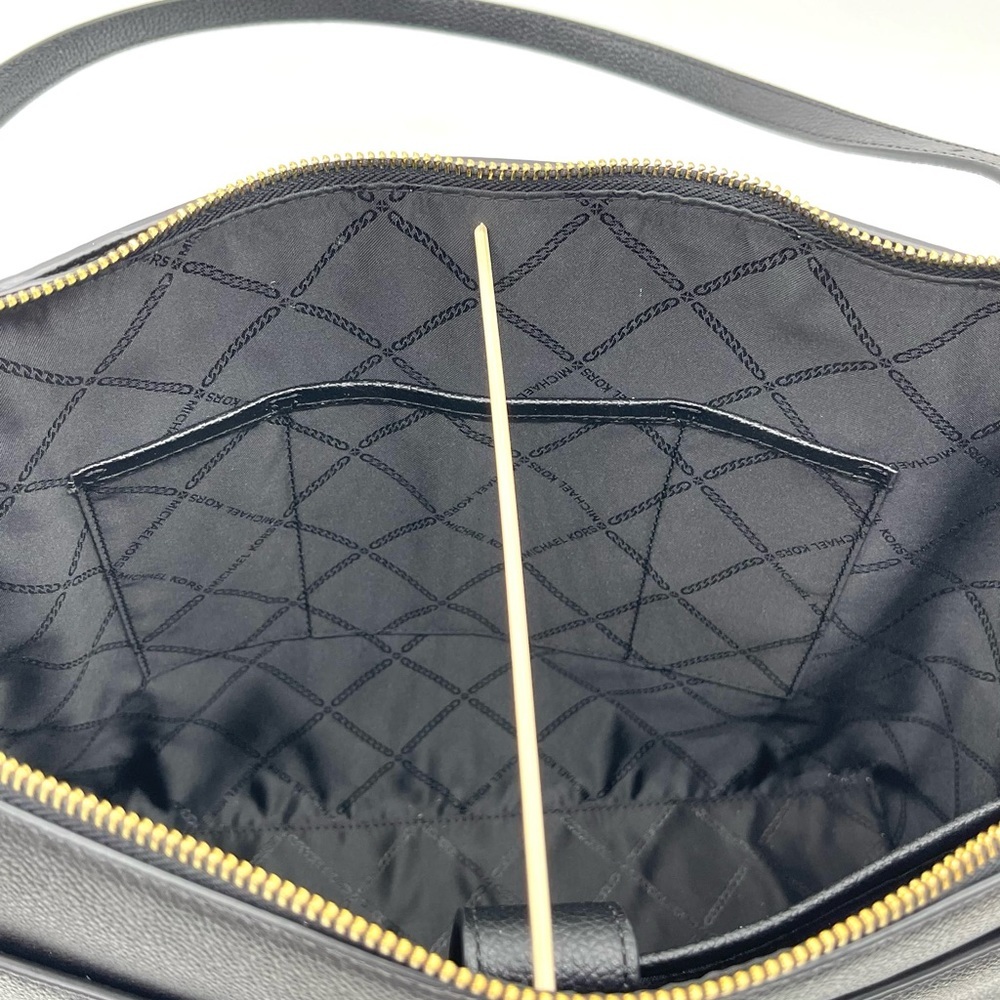 Michael Kors Voyager Large Tote Bag Black - Picture 12 of 13